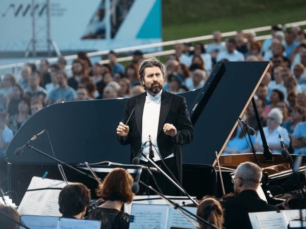 Летние фестивали 2025 года: джаз, опера и современное искусство