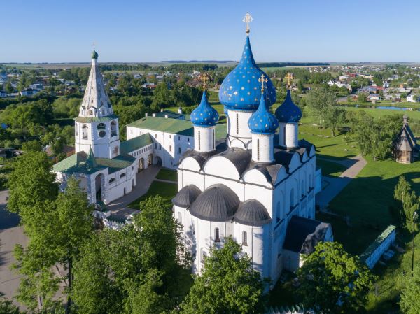 Летние фестивали 2025 года: джаз, опера и современное искусство