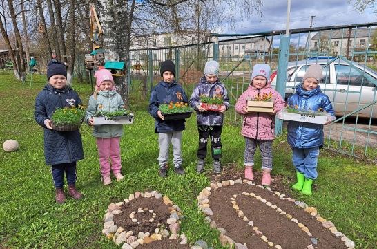 В Тверской области дети создали более 500 цветников в честь 80-летия Великой Победы