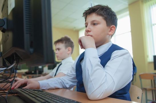 Эксперты рассказали, как родителям защитить детей от угроз в Интернете