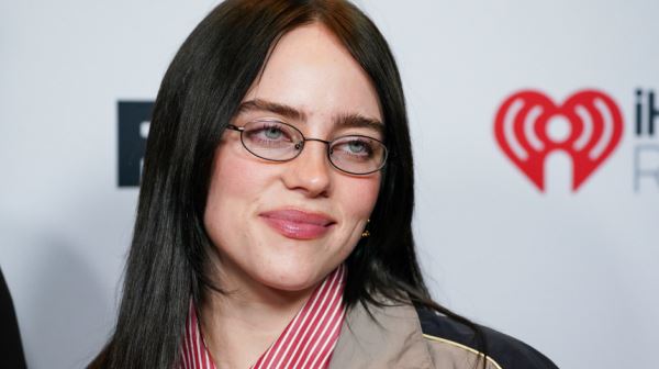 Целовались на балконе: раскрыта личность нового парня Билли Айлиш