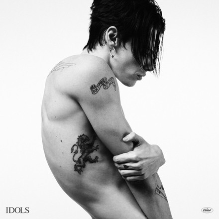 Флоренс Пью стала медсестрой-ангелом в клипе Yungblud