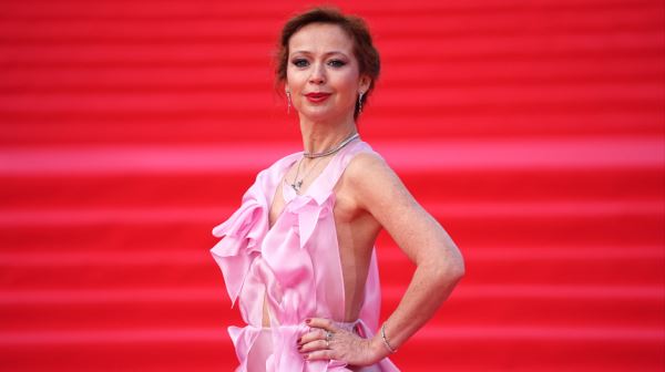 «Я горжусь!» — Елена Захарова впервые выступила на сцене вместе с дочерью