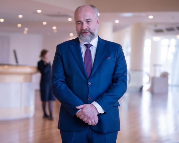 Знаковая премьера: Дмитрий Певцов и Государственный Кремлевский оркестр представили патриотический спектакль «В списках не значился»