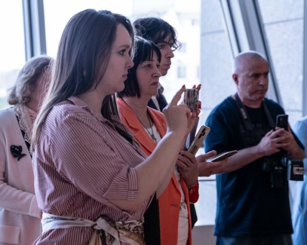 Знаковая премьера: Дмитрий Певцов и Государственный Кремлевский оркестр представили патриотический спектакль «В списках не значился»